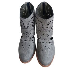 Very G Grey‎ Cutout Ankle Booties Size 9